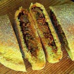 Pizza calzone con carne picada