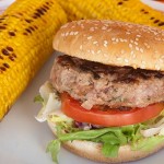 Hamburguesas con Queso y mazorcas de Maíz