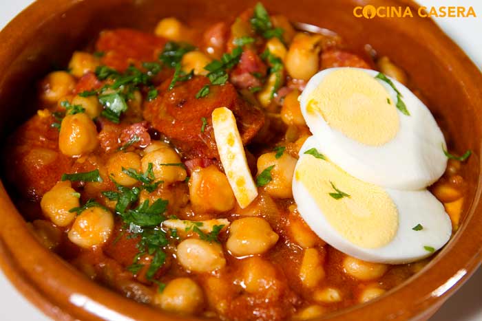 Cazuela de Garbanzos con Chorizo