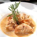 Pollo en salsa de almendras