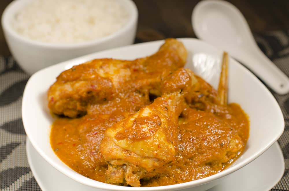 Pollo al curry con leche de coco
