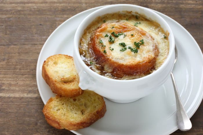 Receta de sopa de cebolla francesa al estilo casero