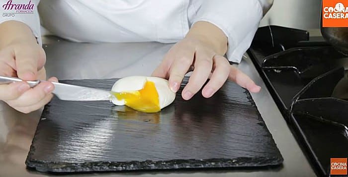 preparar Huevos Mollet