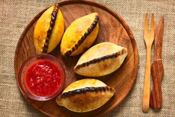 Las empanadas salteñas -comida platos tipicos de ecuador