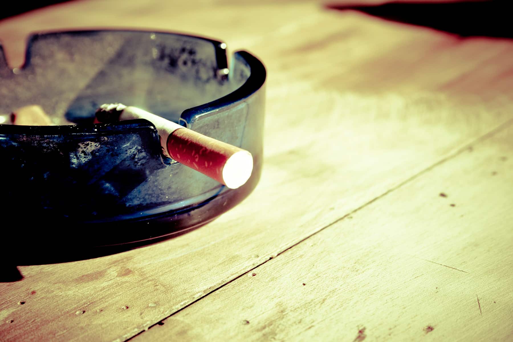 Consejos para acabar con el olor del tabaco en tu casa