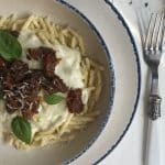 Pasta con salsa de queso y tomates secos