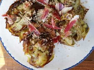 Flores de alcachofa con foie y jamon