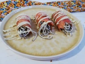 Rollitos de salmon y gulas con mayonesa de wasabi