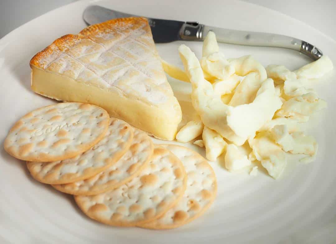 Queso brie de la cocina típica de París