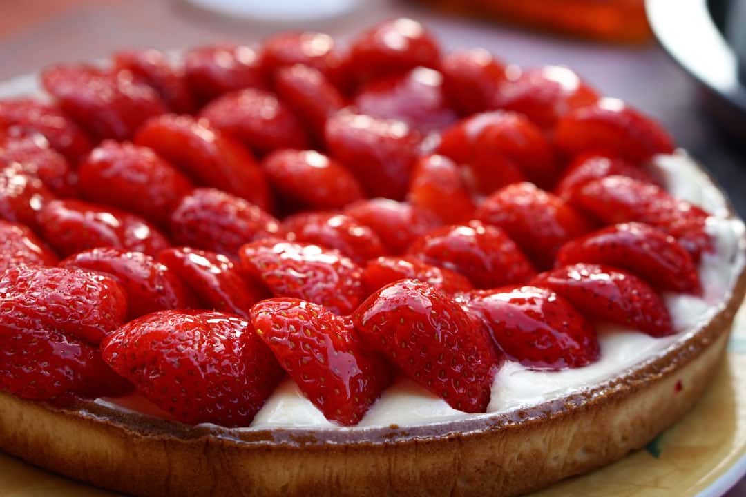 Tarta de chocolate blanco con fresas