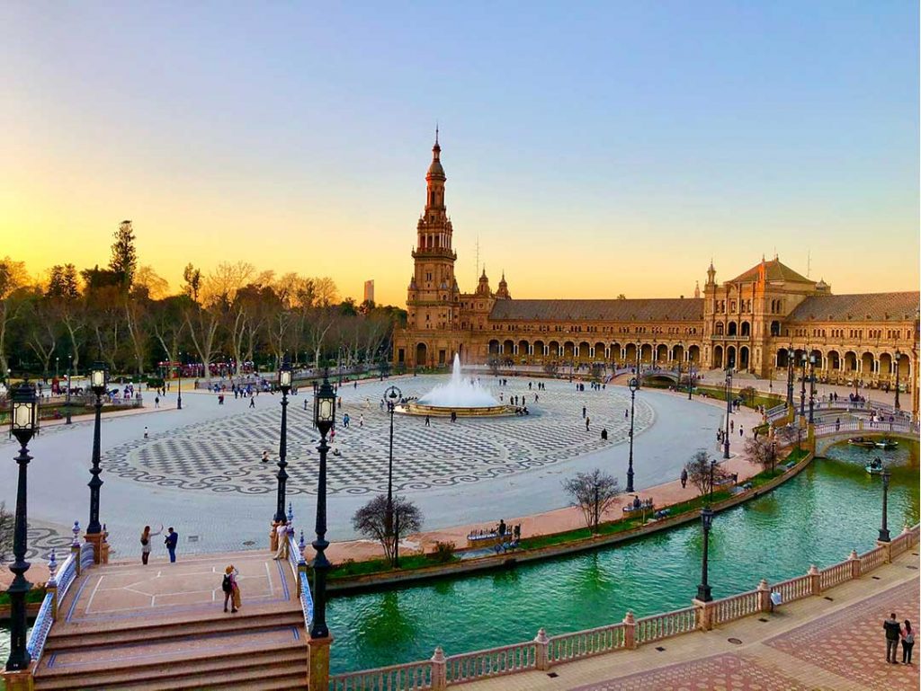 Viajar a Sevilla: qué visitar y comida típico