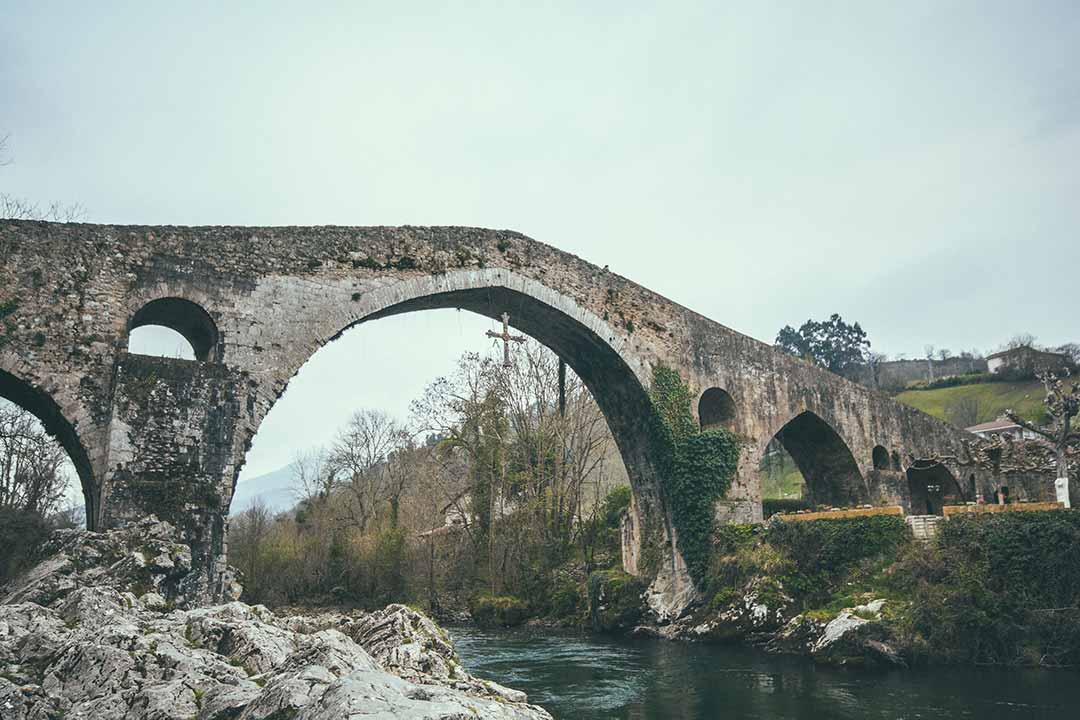 Famoso puente de Cangas de Onís, Asturias