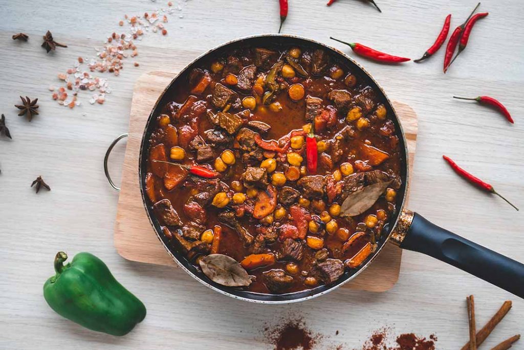 3 técnicas diferentes para cocinar carne: asar, guisar y estofar