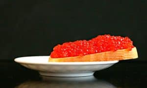 Caviar de salmón, uno de los tipos de caviar más económicos
