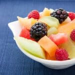 Frutas de temporada de verano refrescantes y nutritivas