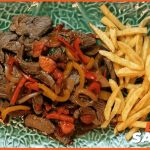 Lomo saltado peruano. Receta sencilla