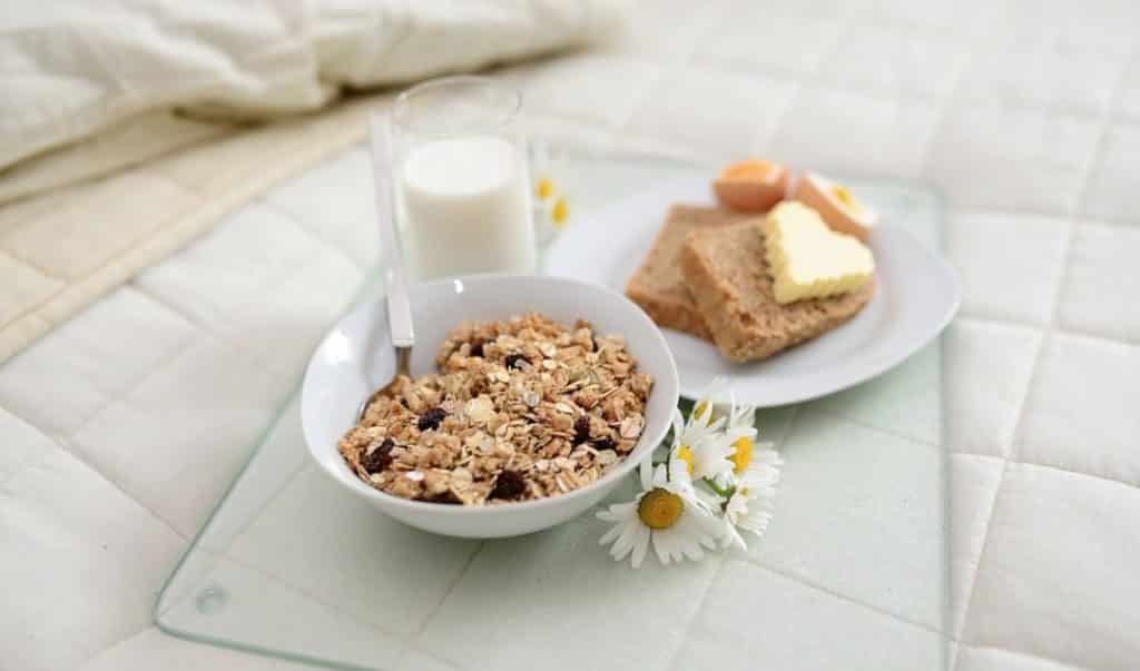 Desayunar saludable: diferencias entre granola, muesli o cereales